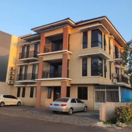 Oyo 93109 Garden Homestay 1 Tpr Surabaya Buitenkant foto