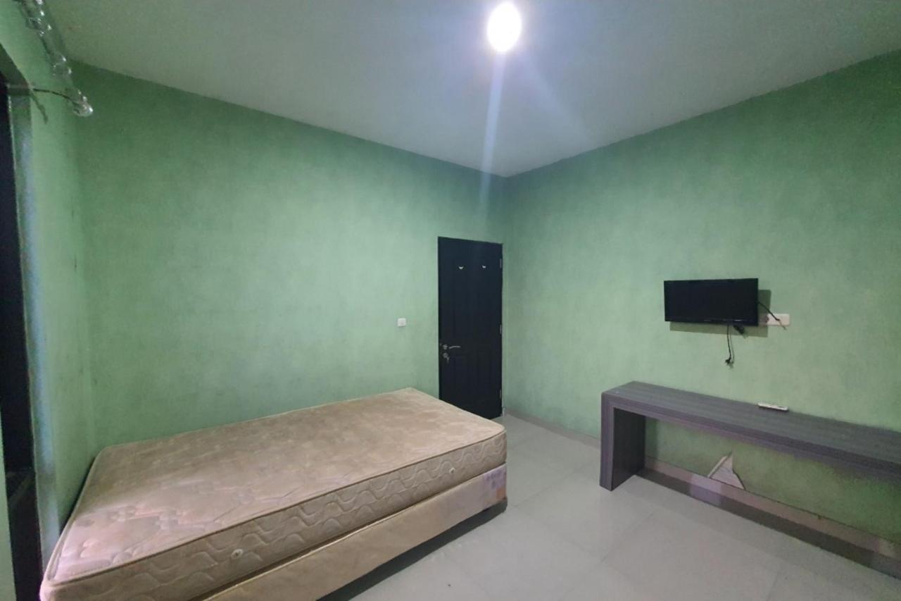 Oyo 93109 Garden Homestay 1 Tpr Surabaya Buitenkant foto