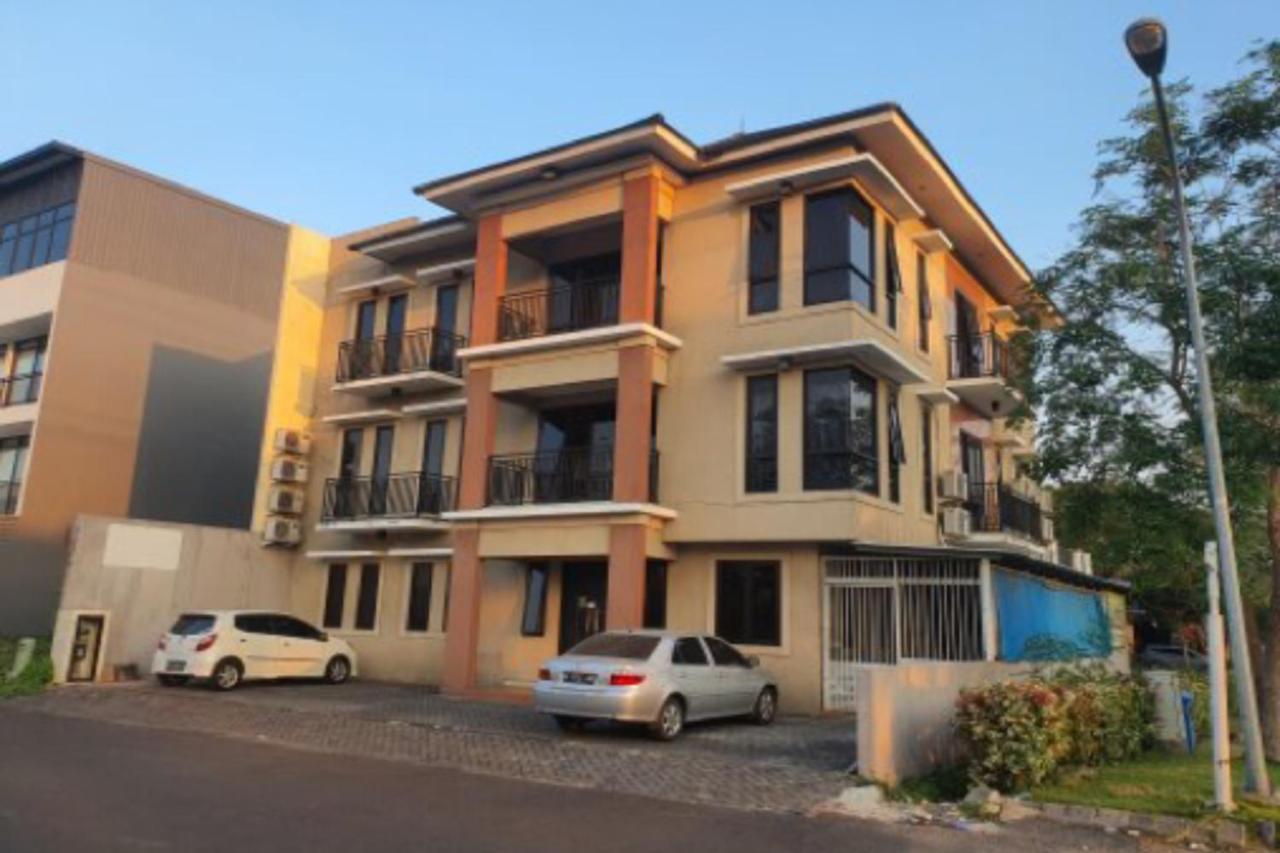 Oyo 93109 Garden Homestay 1 Tpr Surabaya Buitenkant foto
