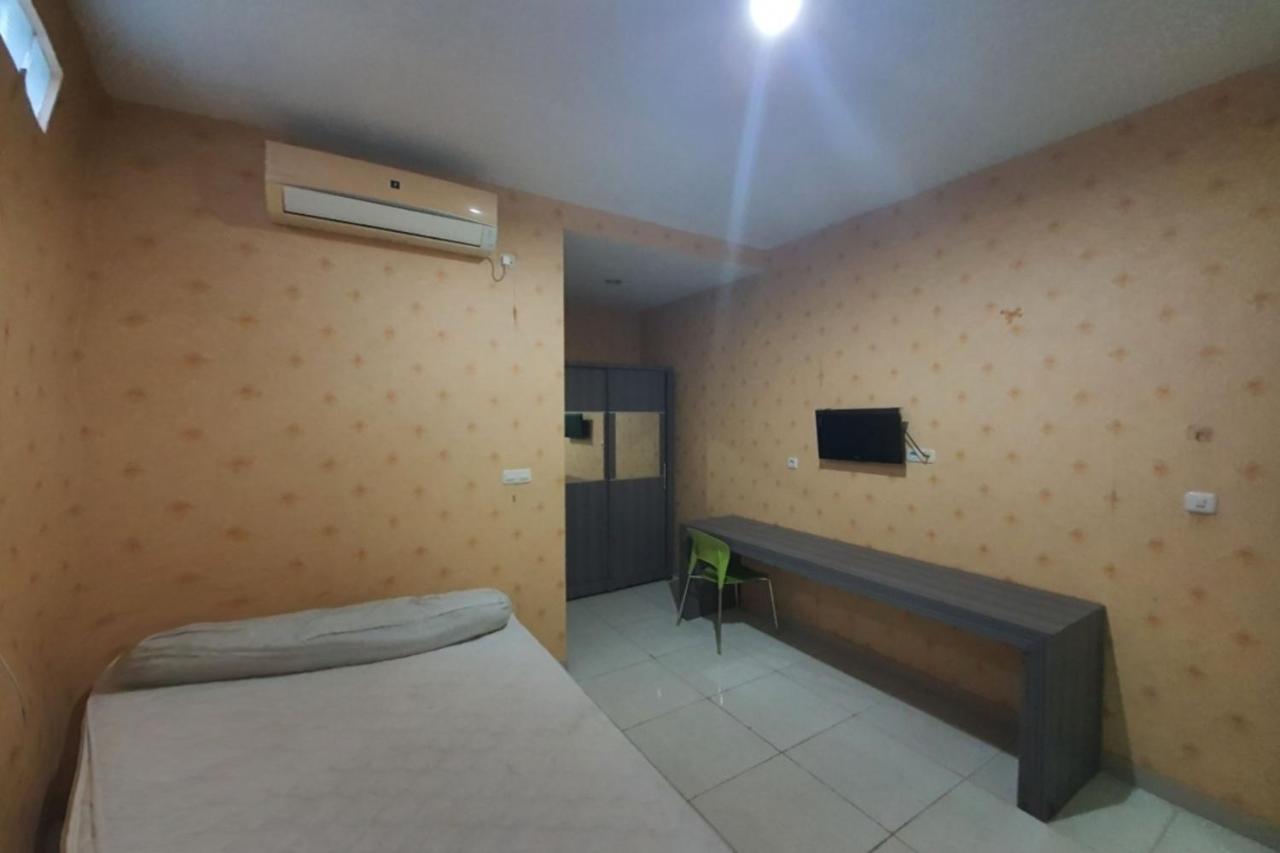 Oyo 93109 Garden Homestay 1 Tpr Surabaya Buitenkant foto