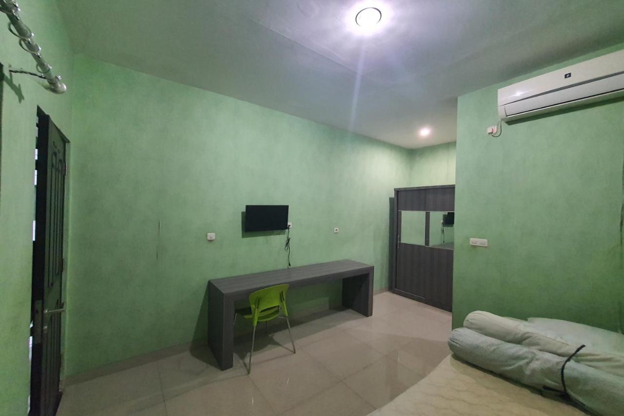 Oyo 93109 Garden Homestay 1 Tpr Surabaya Buitenkant foto