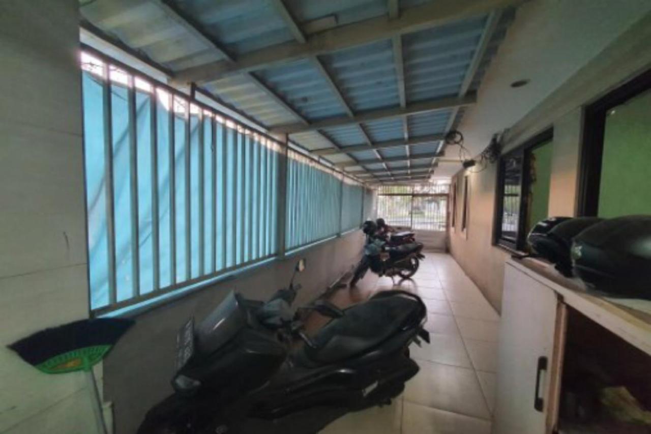 Oyo 93109 Garden Homestay 1 Tpr Surabaya Buitenkant foto