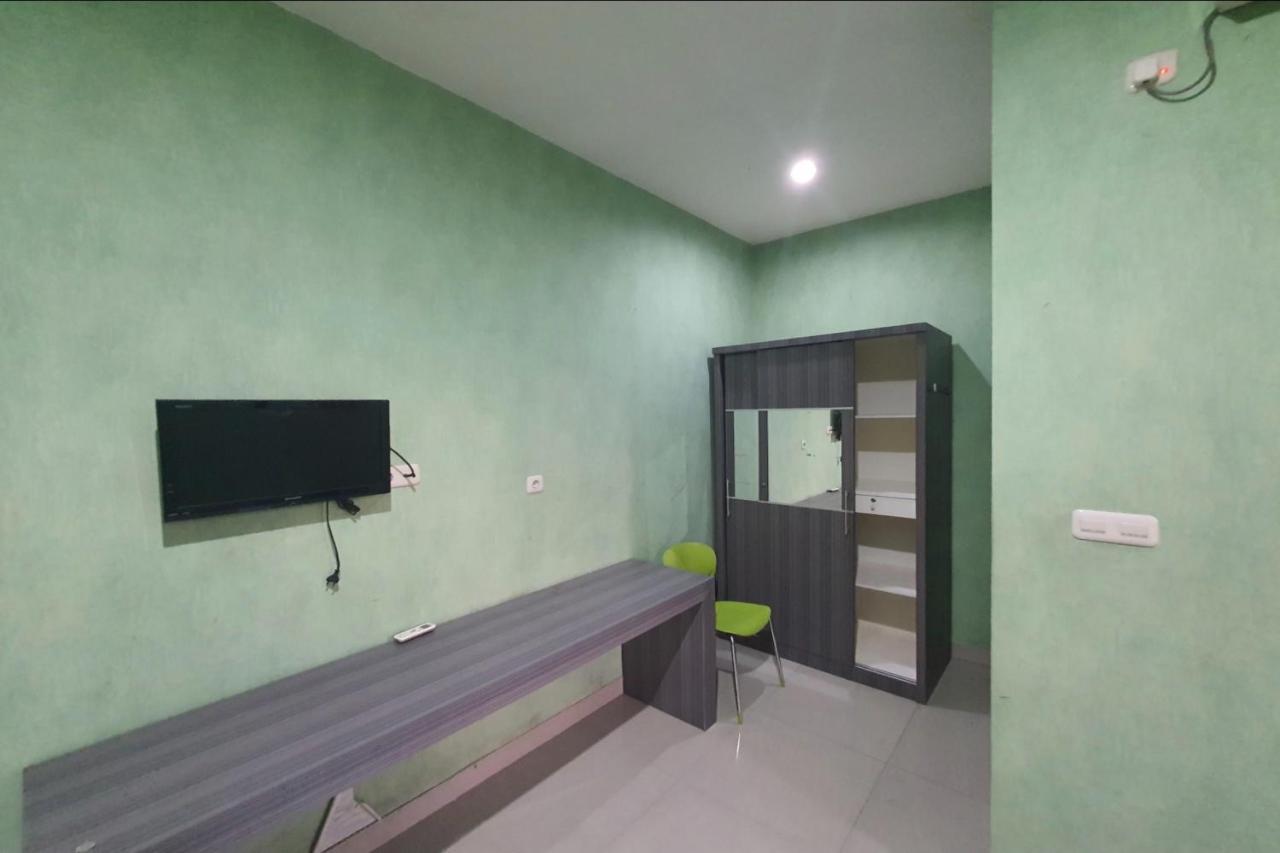 Oyo 93109 Garden Homestay 1 Tpr Surabaya Buitenkant foto