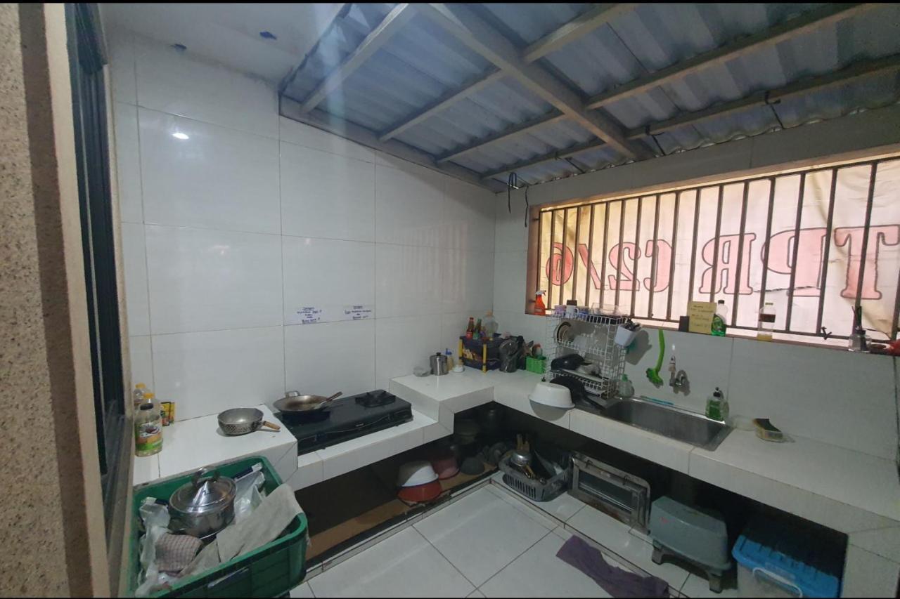 Oyo 93109 Garden Homestay 1 Tpr Surabaya Buitenkant foto