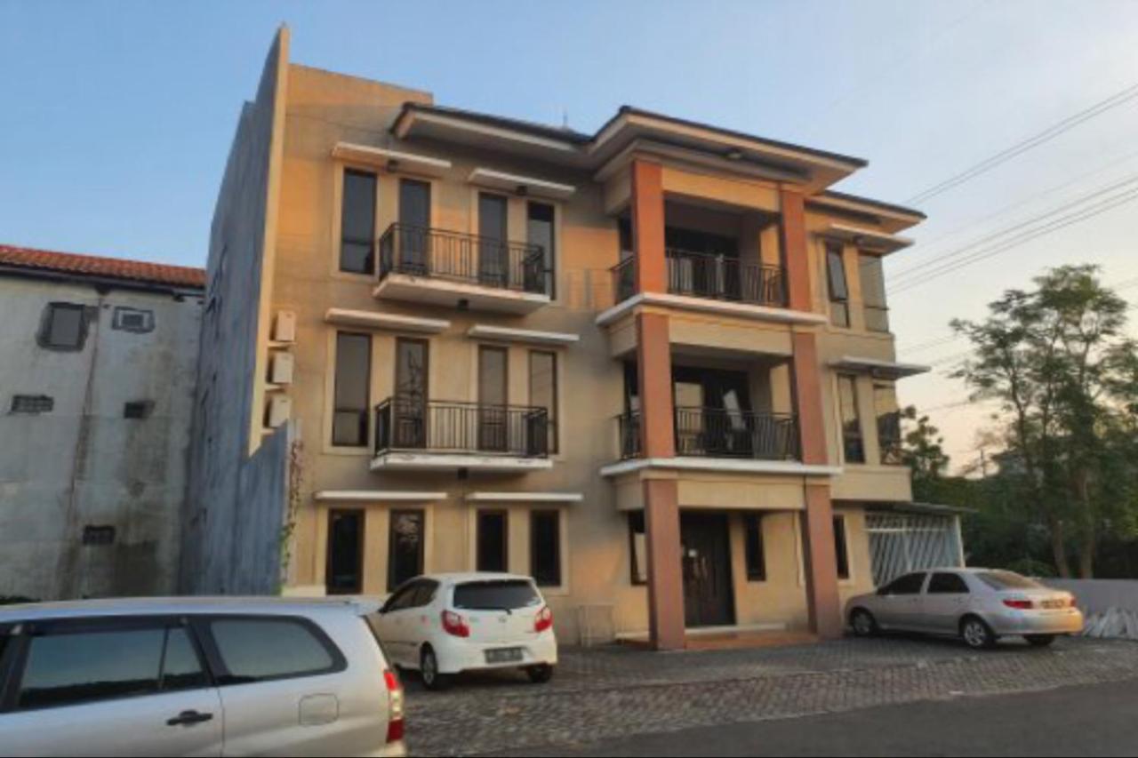 Oyo 93109 Garden Homestay 1 Tpr Surabaya Buitenkant foto