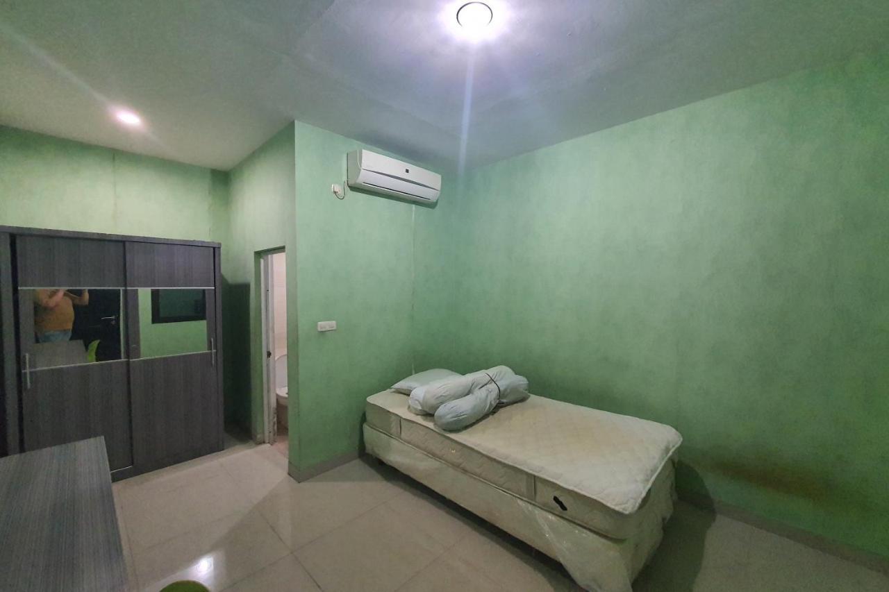 Oyo 93109 Garden Homestay 1 Tpr Surabaya Buitenkant foto