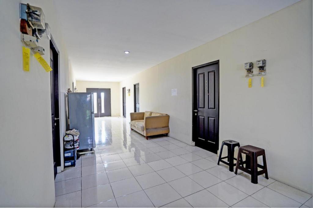Oyo 93109 Garden Homestay 1 Tpr Surabaya Buitenkant foto