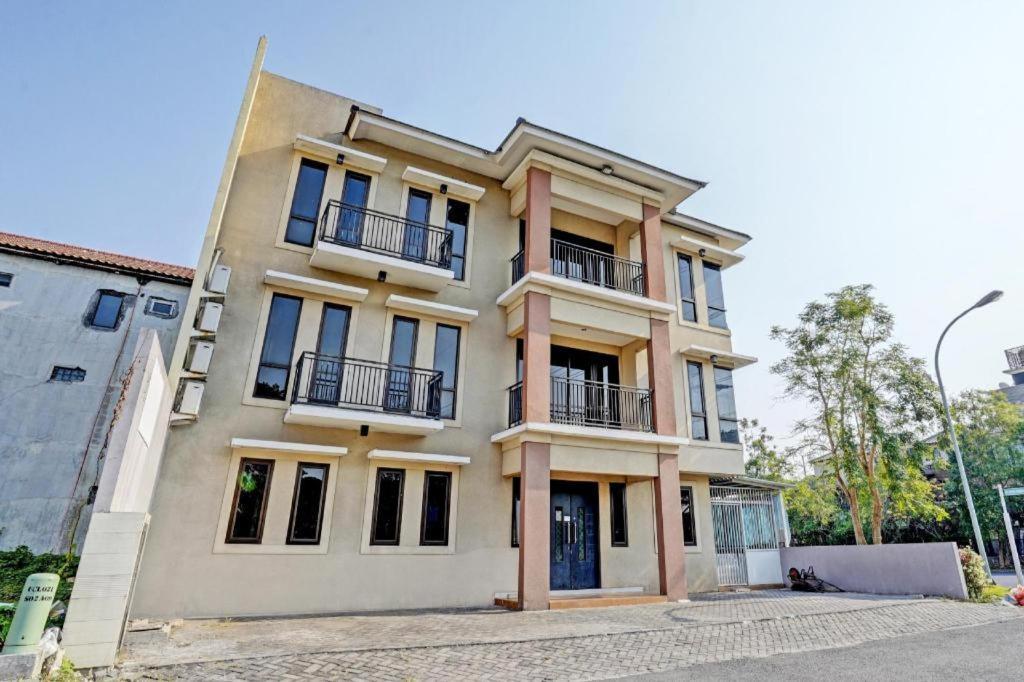 Oyo 93109 Garden Homestay 1 Tpr Surabaya Buitenkant foto